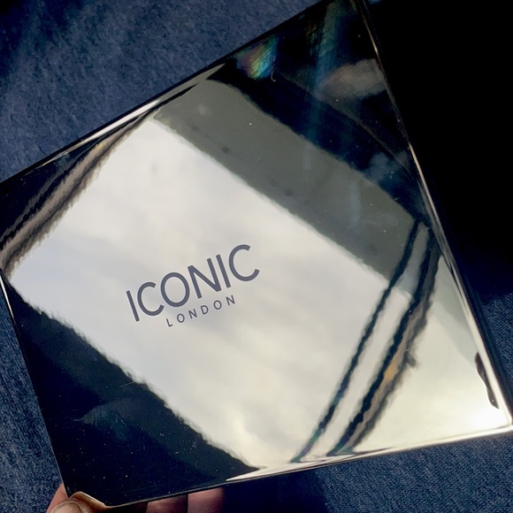 ICONIC London multi use sculpting palette. BRAND NEW - Picture 2 of 6
